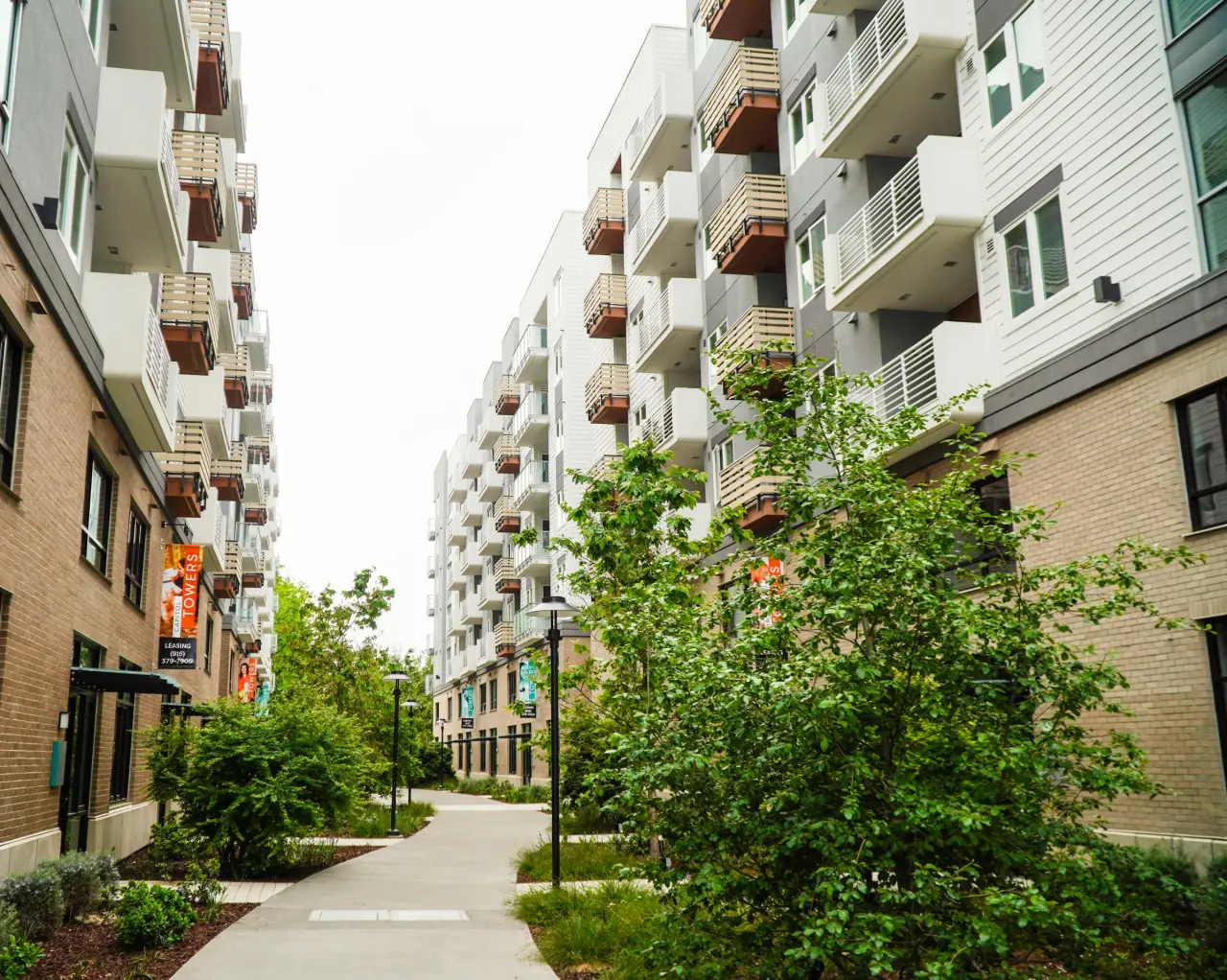 Kartal Residences: Walking path and landscaping